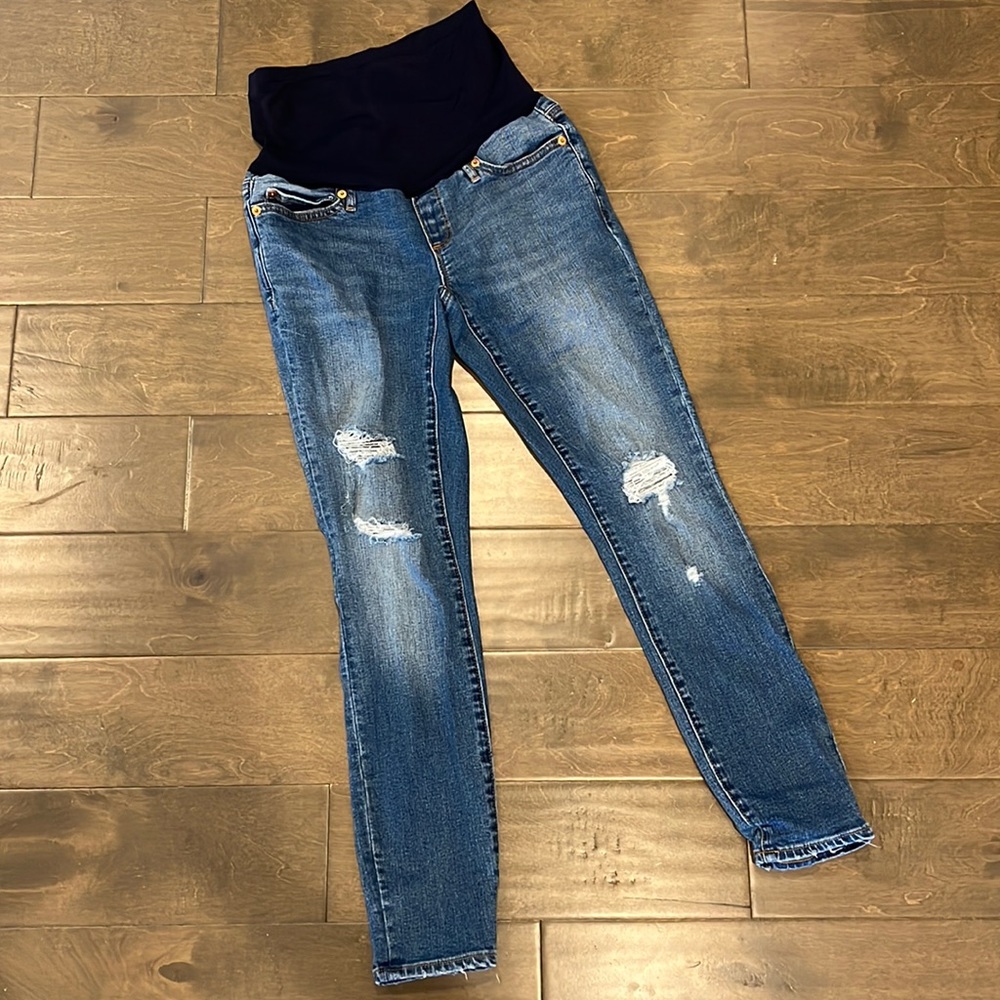 Gap Maternity true skinny destructed jeans size 26